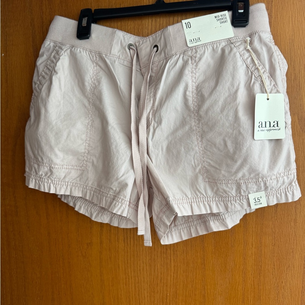 a.n.a Women's Light Pink Cargo Shorts new with tags